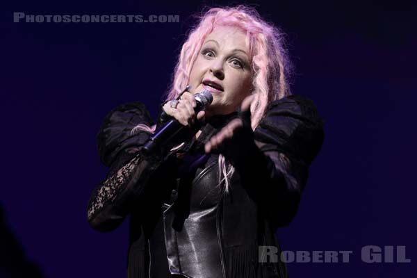 CINDY LAUPER - 2016-07-11 - PARIS - Grand Rex - 